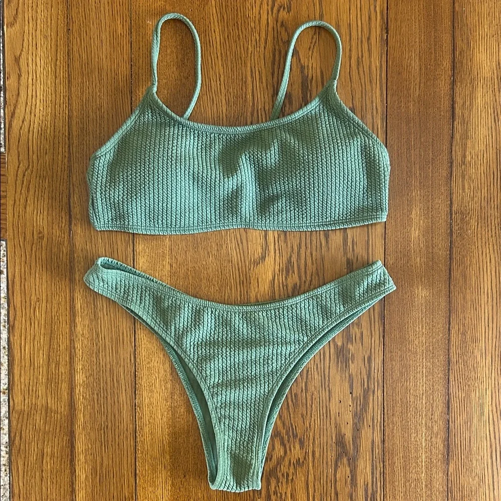 Green Textured Bikini Set | Size Medium - Picture 1 of 5